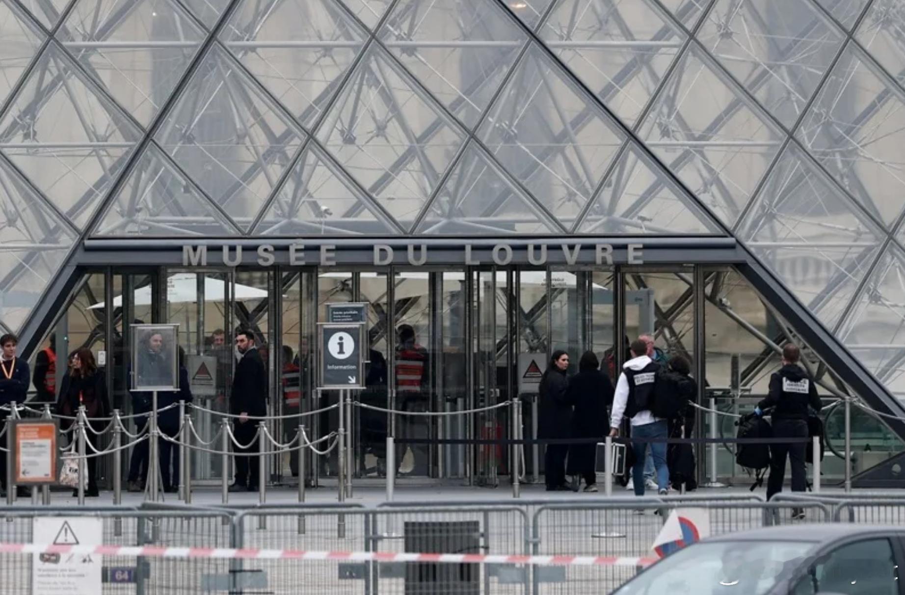 【巴黎卢浮宫惊天珠宝盗窃案:两名嫌疑人被控盗窃及刑事共谋罪】海外新鲜事法国巴黎