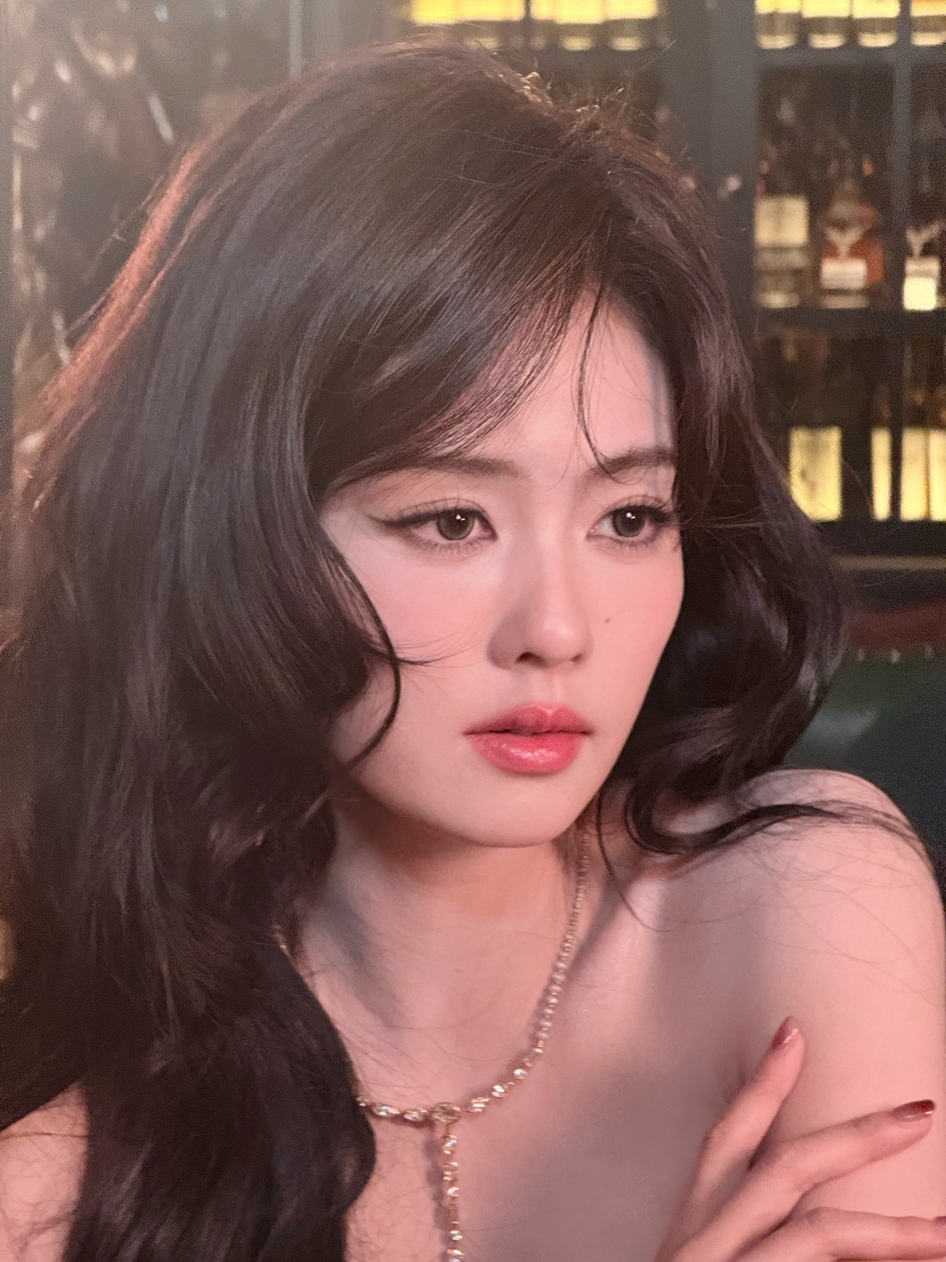 白鹿微博之夜出图live，好港好明艳白鹿回应唐宫奇案热度6500微博之夜红