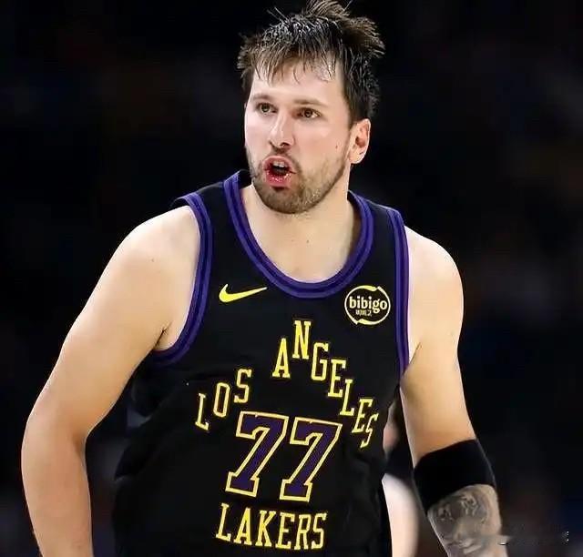 考辛斯明白人啊前NBA球员考辛斯在一档节目中谈到了东契奇未来在湖人面临的压力