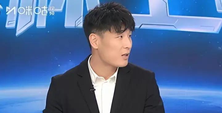 武磊真聪明，选世界杯最佳阵容没一点困难：门将：西蒙（西班牙）后卫：库库雷亚