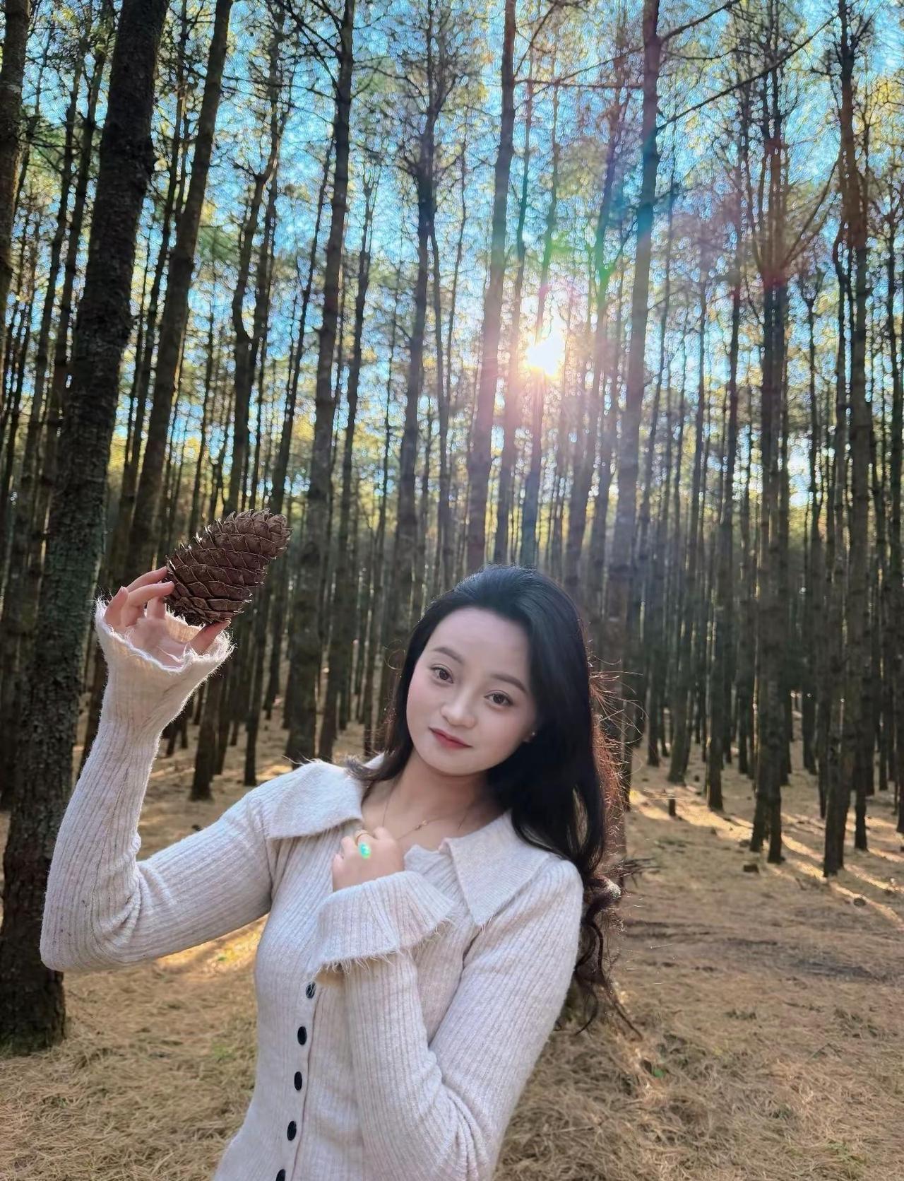 在山里吸氧⛰️连风都是自由的感受大自然的松弛感～变快乐的方式就是去山里昆明大哨森