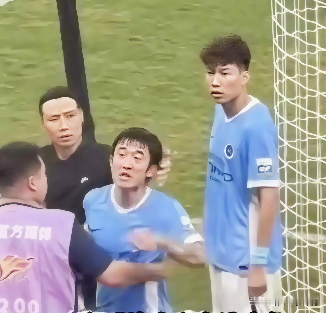 老将姜至鹏撞枪口上了[大笑][大笑][大笑]深圳新鹏城官方宣布剥夺姜至鹏队长职