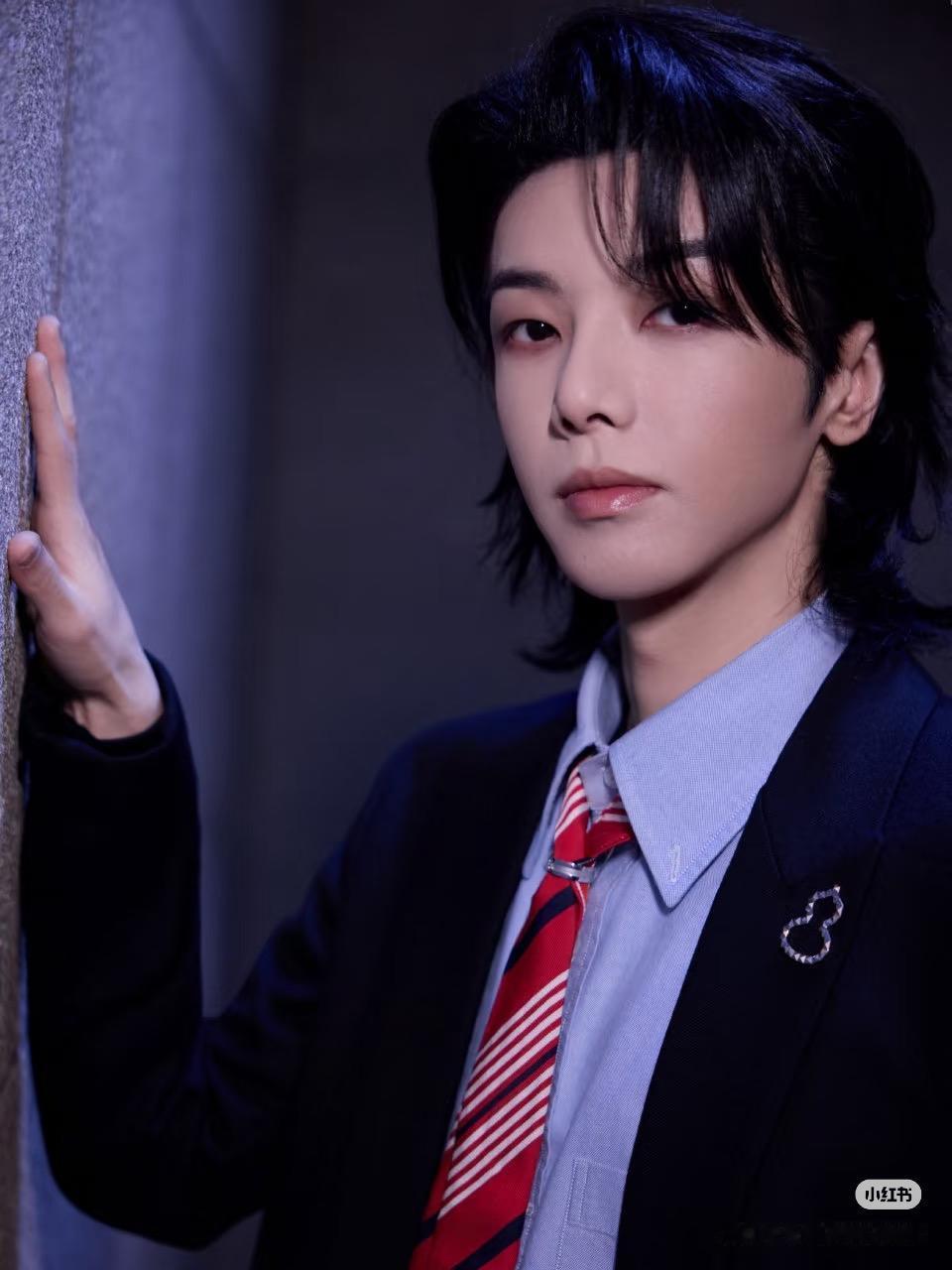 刷完华晨宇演唱会场馆设计的相关动态后，我手痒去扒了扒这件事的来龙去脉。不挖不知道