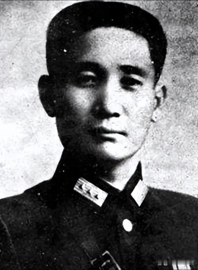 张治中留平当天，周恩来急电：抢在白崇禧飞机起飞前，把人接出来很多刷历史短视频的