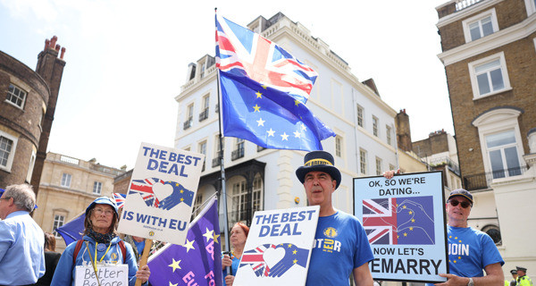 英国想回欧盟却难如愿英国当初脱欧时信心满满，以为关上门就