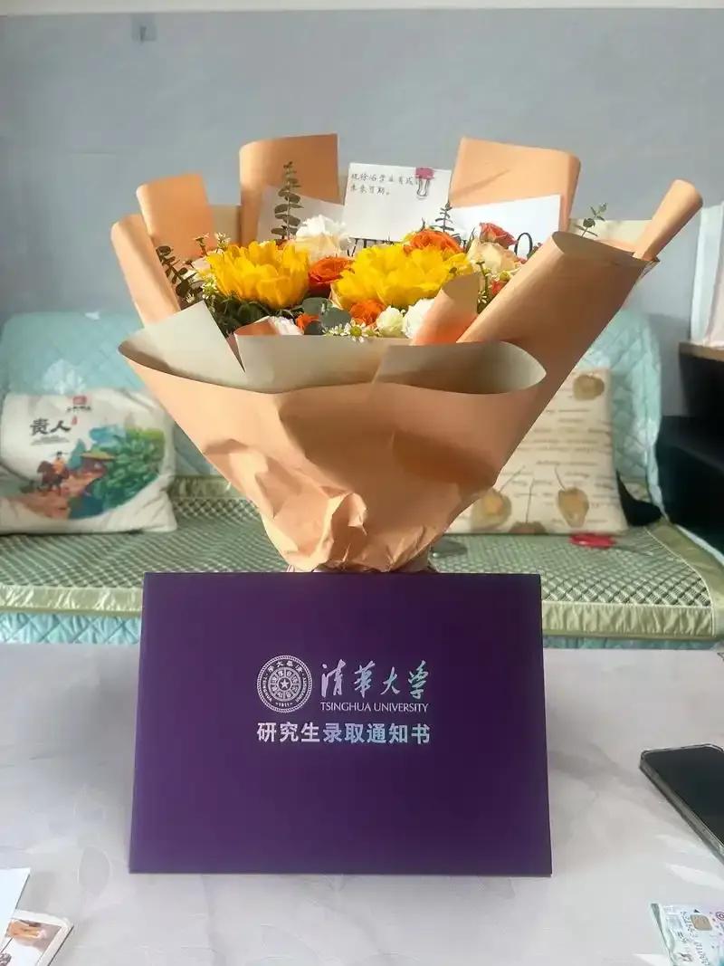 东北某地，家长为孩子摆下34桌升学宴，满桌好酒好菜备好，结果宾客寥寥，大半桌子空