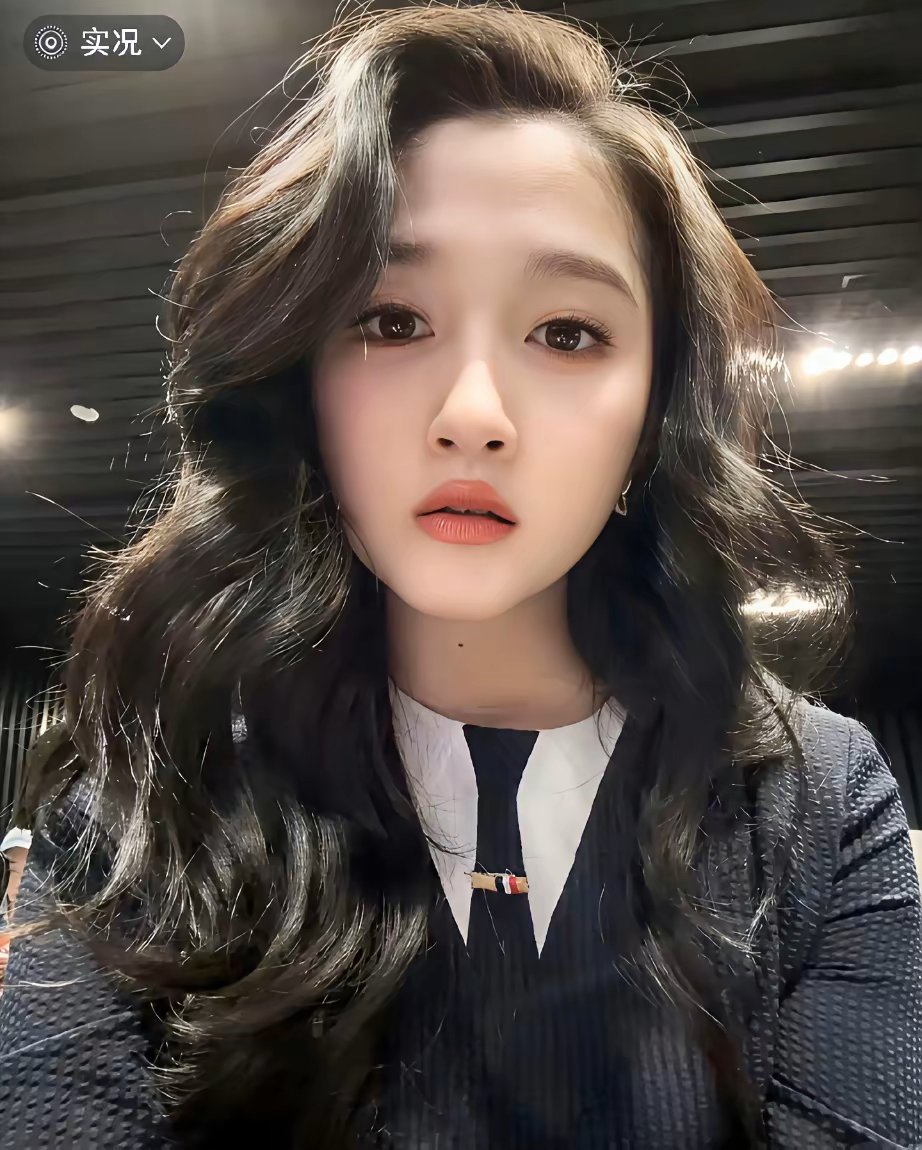 关晓彤，估计以后要被“焊”在年代剧里了吧，不是她不想演别的剧，而是导演们终于发现