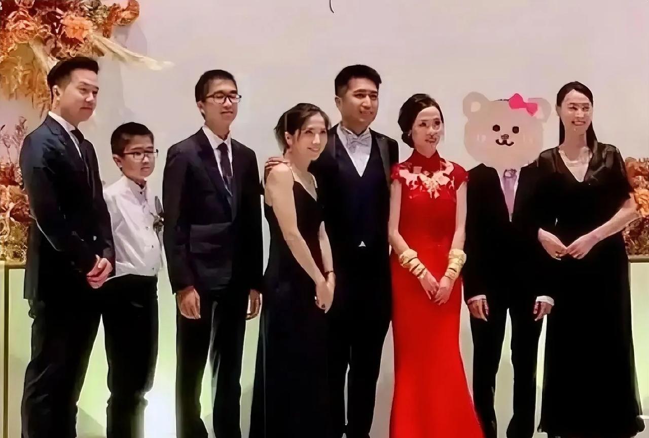 36岁的梁洛施，她虽然至今未婚，但是她有3个儿子，而且她的3个儿子前途不可限量，
