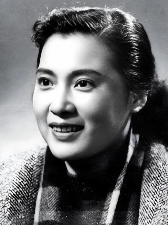 1938年，26岁的男演员陈天国用卑劣手段占有了年仅16岁的秦怡。事后秦怡大病一