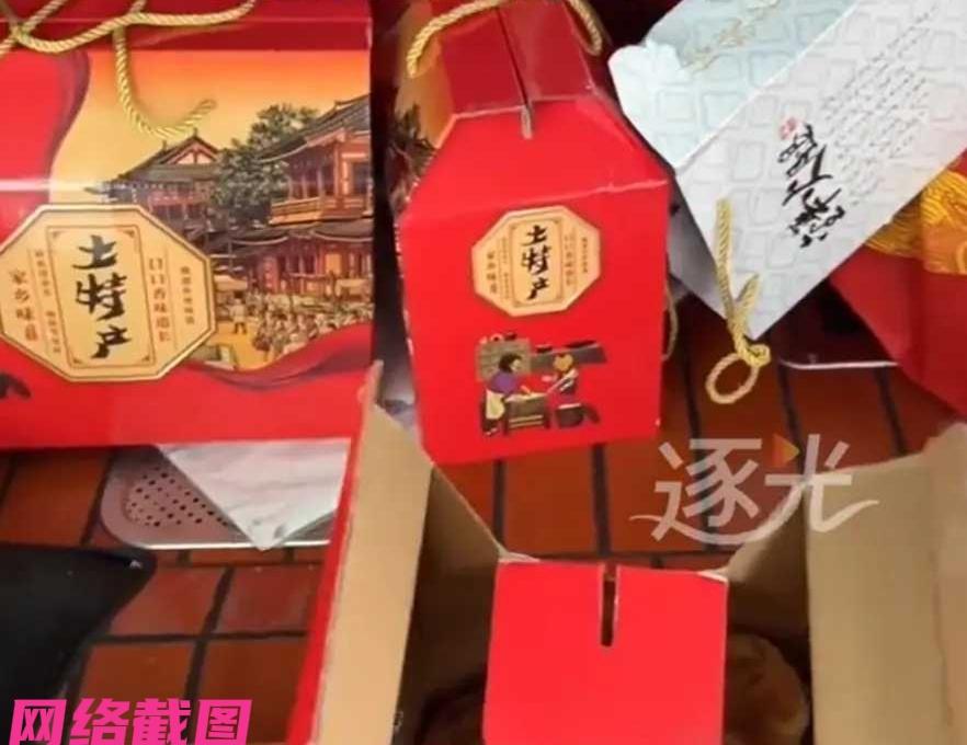 浙江有男子过年期间，他特意从老家带了一车老家特产蝴蝶烧饼。只是男子把手里带过
