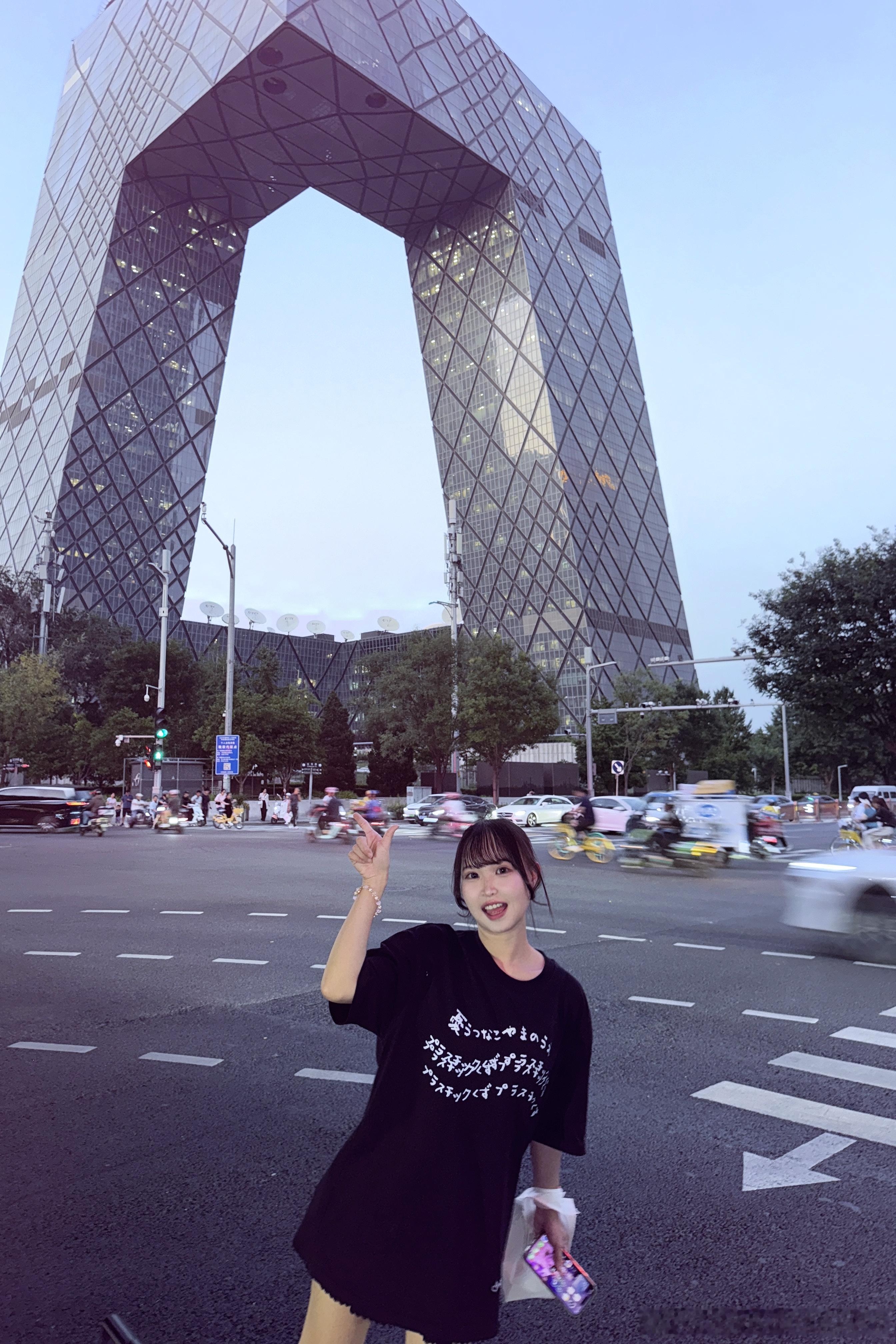 豆包豆包请帮我生成…📸萤火的肆意生长​​​