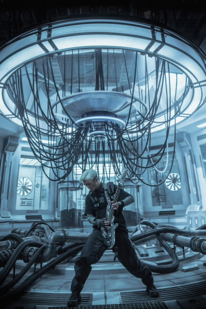 谢霆锋学会变魔术了谢霆锋进化演唱会前奏一响，谢霆锋专注变魔术的样子太有戏了！手