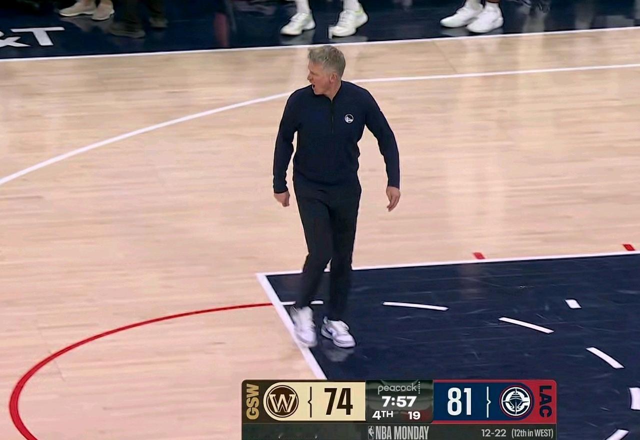 科尔直接怒了：裁判这也太黑了，科尔狂喷裁判被驱逐，原因就是在快船主场迎战勇士的比