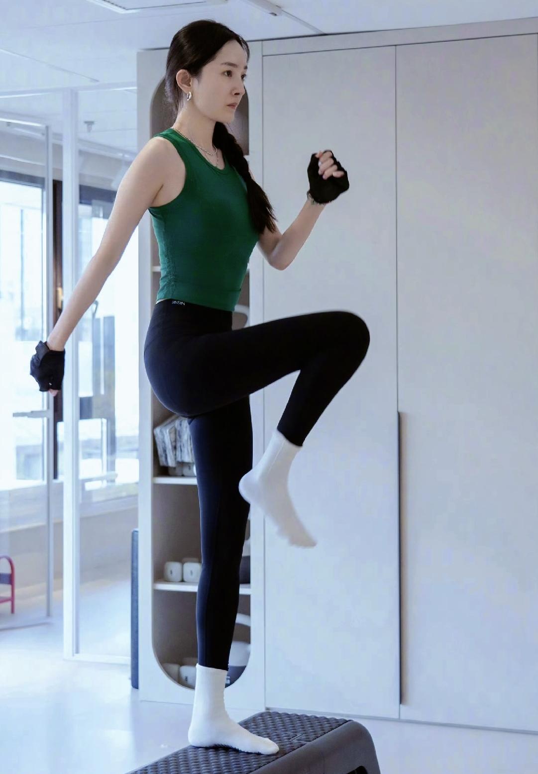 @杨幂～今日体能训练…[比心]