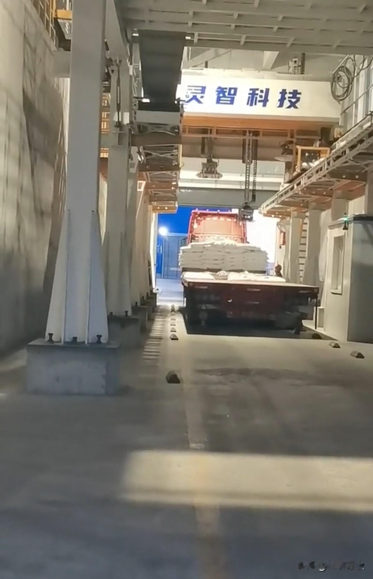 全程不费一兵一卒，装车！科技时代看来快要彻底取代人类了😯