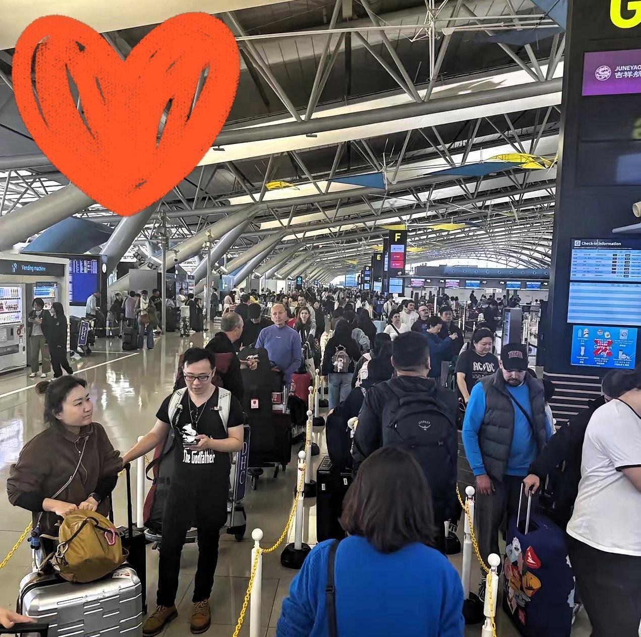 那些喊着“非日本不去”的朋友，这波“深度游”怕是比想象中还“难忘”吧？关西机