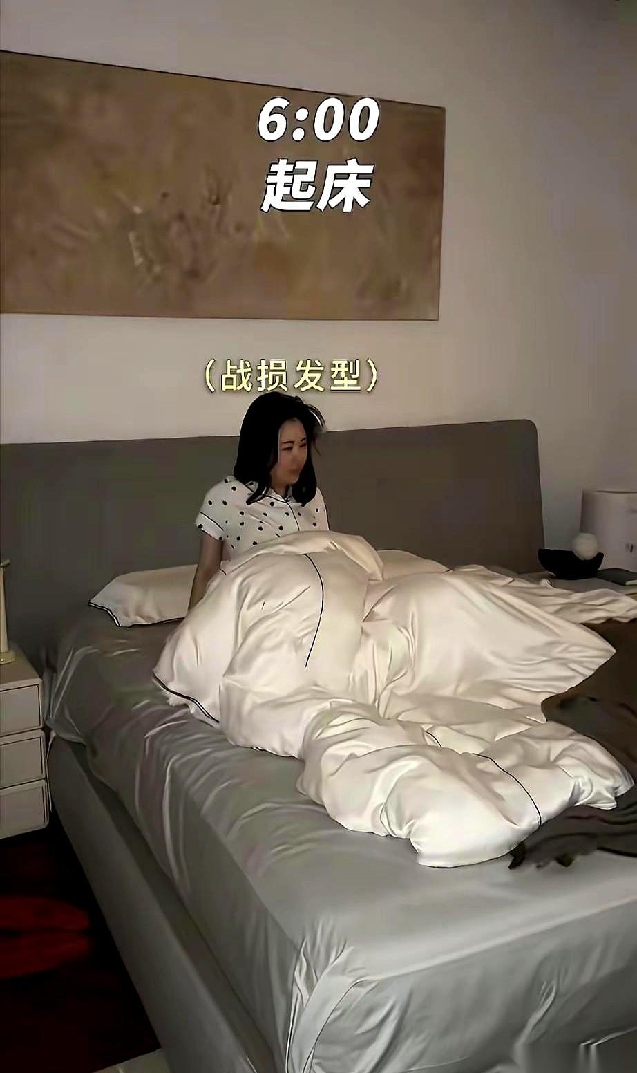 聊聊75岁的王石和他的婚姻。凌晨6点，上海。瑜伽垫在卧室中央铺开，私教的手在门