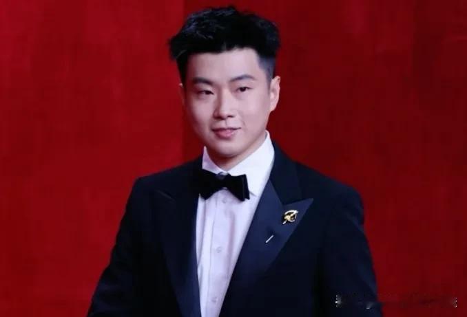 斯诺克武汉赛.16强已出13席，分别是1，斯佳辉——2002年出生—中国🇨
