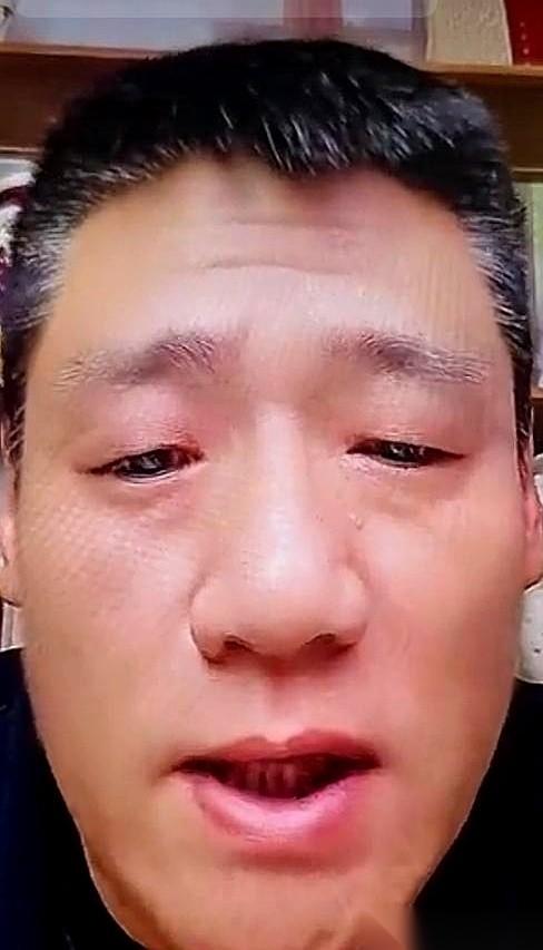 刷到一个哥们儿，给我看愣了。一年。就一年时间，愣是把自己从一个精神小伙，活活