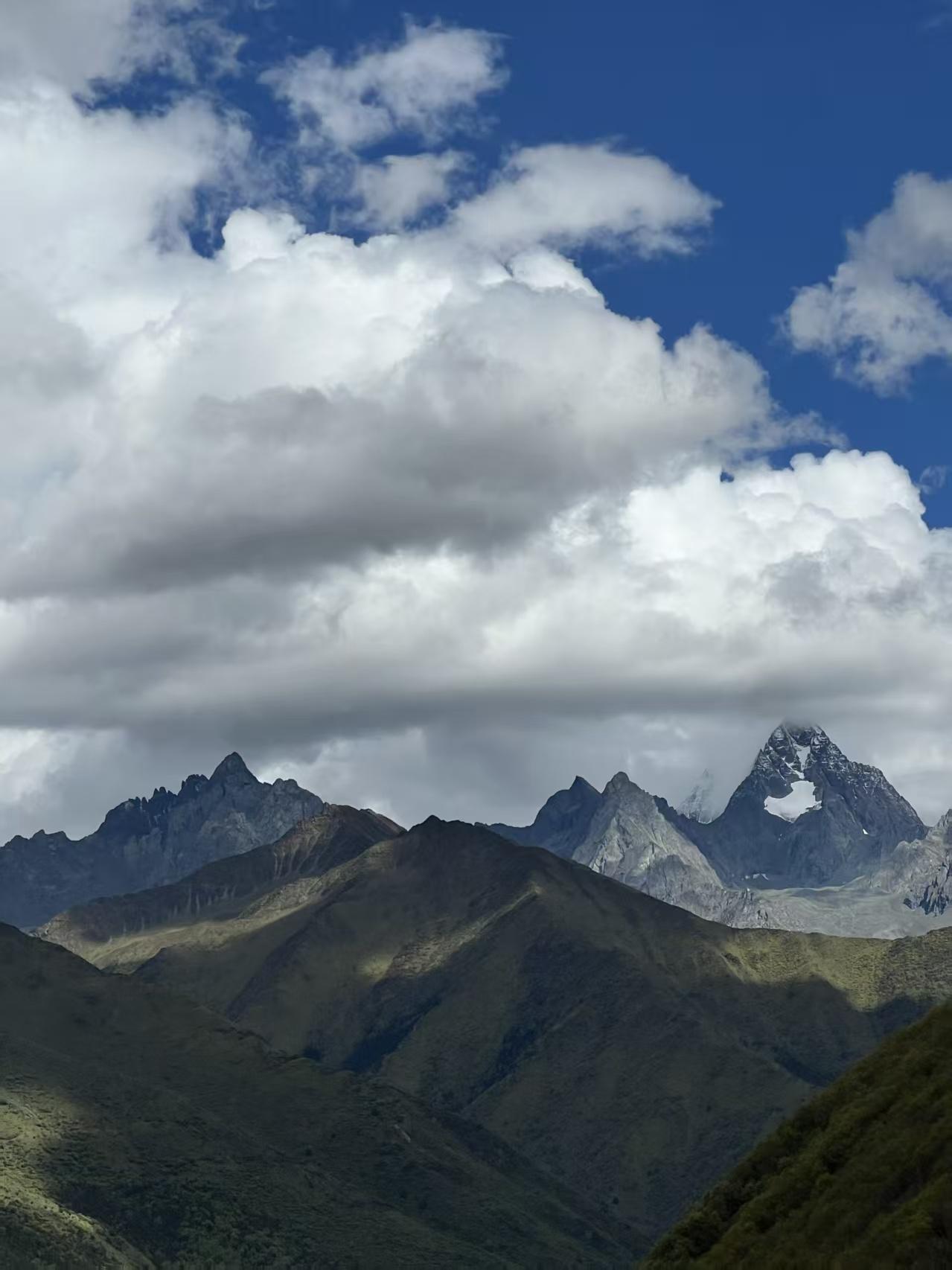 多样的山地风貌，能满足对不同景观的欣赏需求