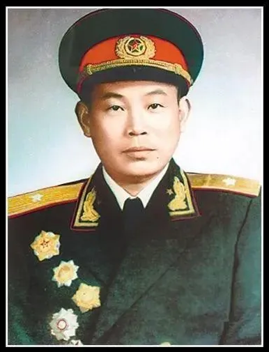 1950年，志愿军缴获了3000条毛毯，89师政委王直却下令全部剪碎，战士们不理