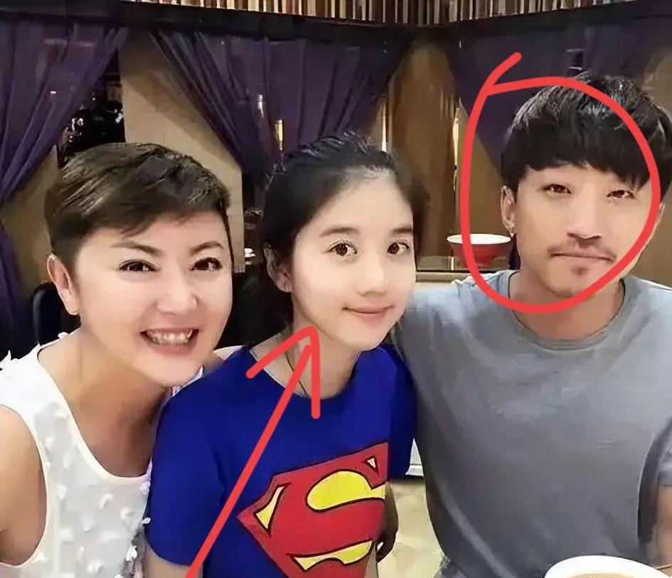 李凯馨出事，最担心她的不是她妈妈权凤仪，也不是《赴山海》的剧组，而是一直在她