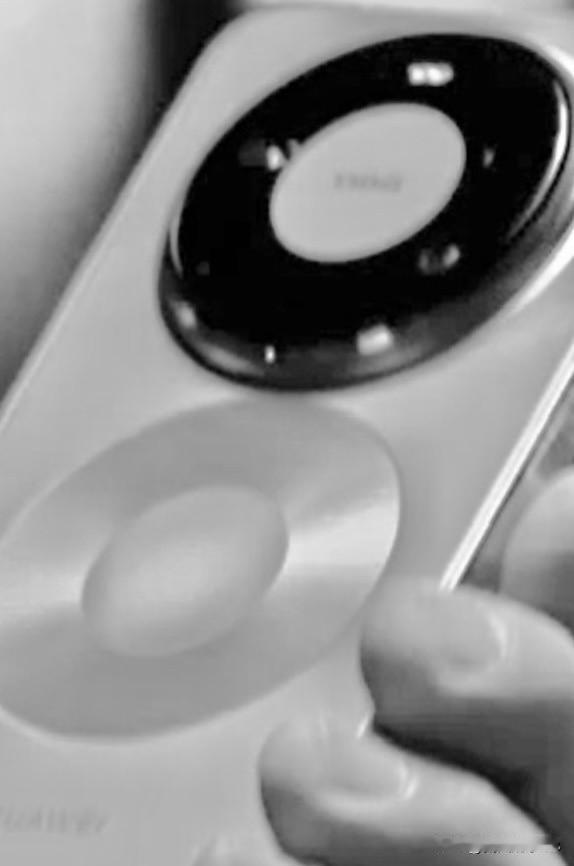 华为Mate80的终极外观是结合Mate60和70的外观样子来设计回归星○设计，