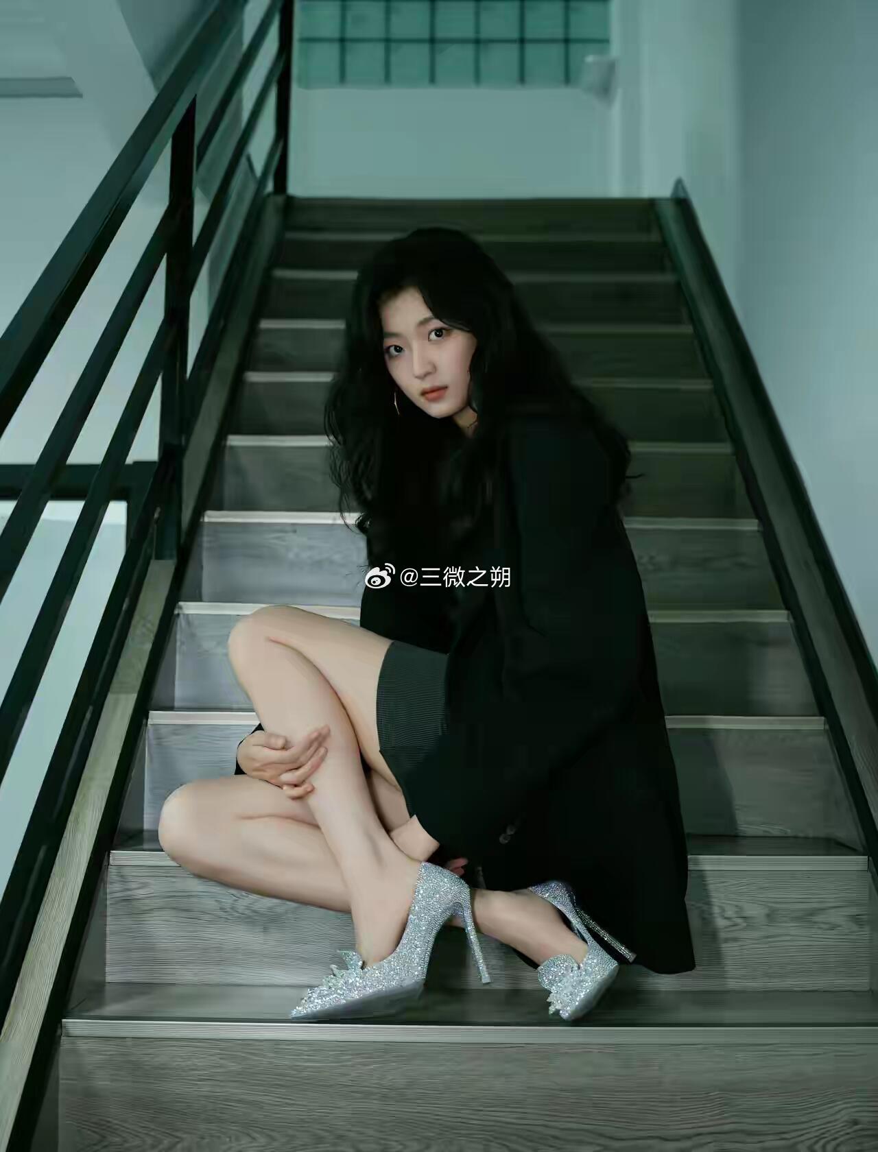 直到看了孙千才知道，原来真的有43码的高跟鞋