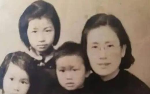 1942年，著名女作家沉樱正怀3胎时，得知丈夫把全部家当了3万块，拿去给戏子赎身