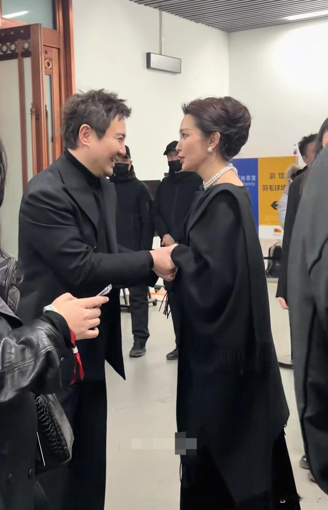 沈腾的笑声真像懒小羊变声，太喜庆了[呲牙笑][呲牙笑][呲牙笑]沈腾好像到哪里都挺受