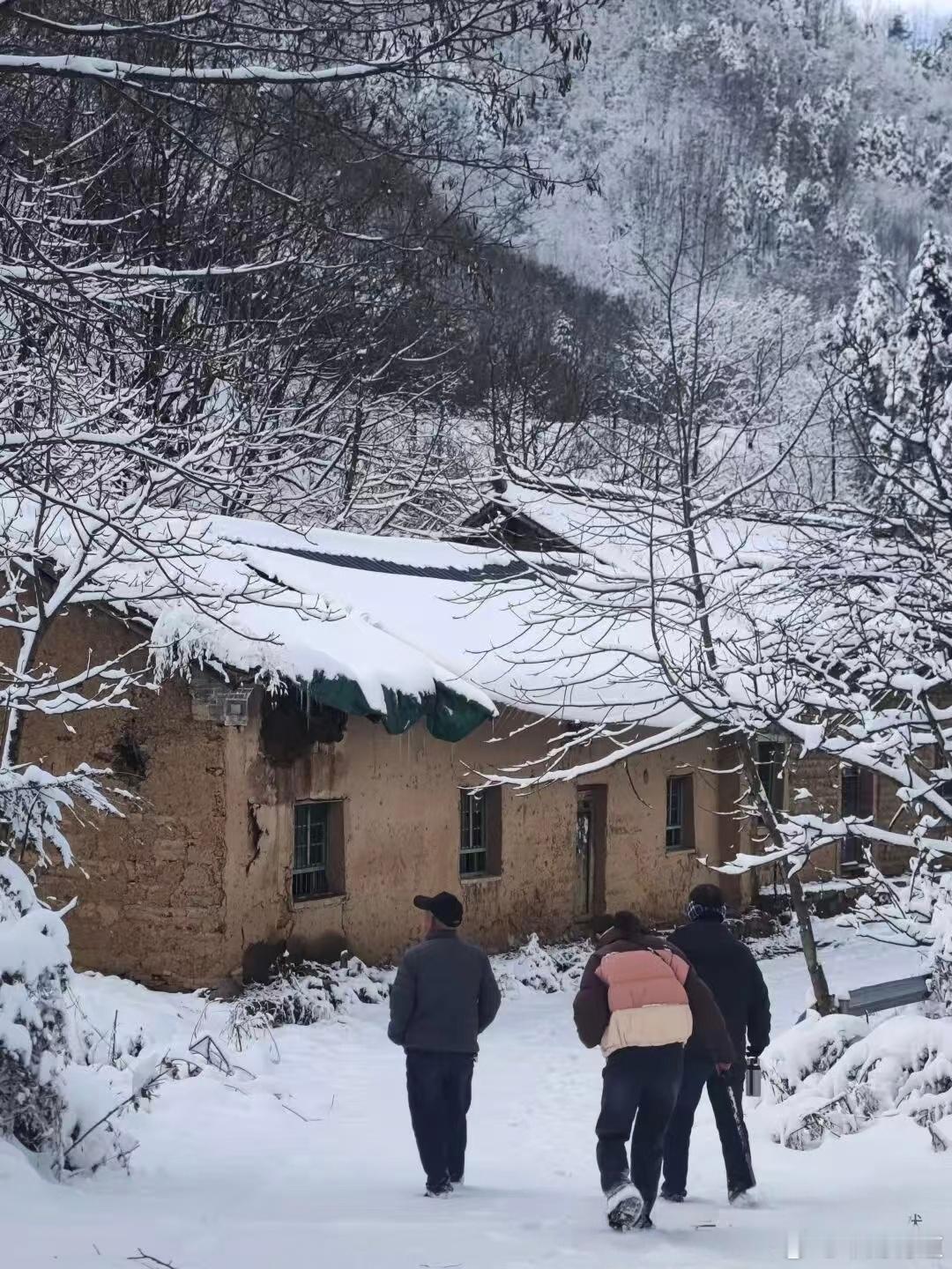 雪中走在客路上，那寒意直透入骨。这房子挺好，比发大厦图强呢！最近你有没有过这样的