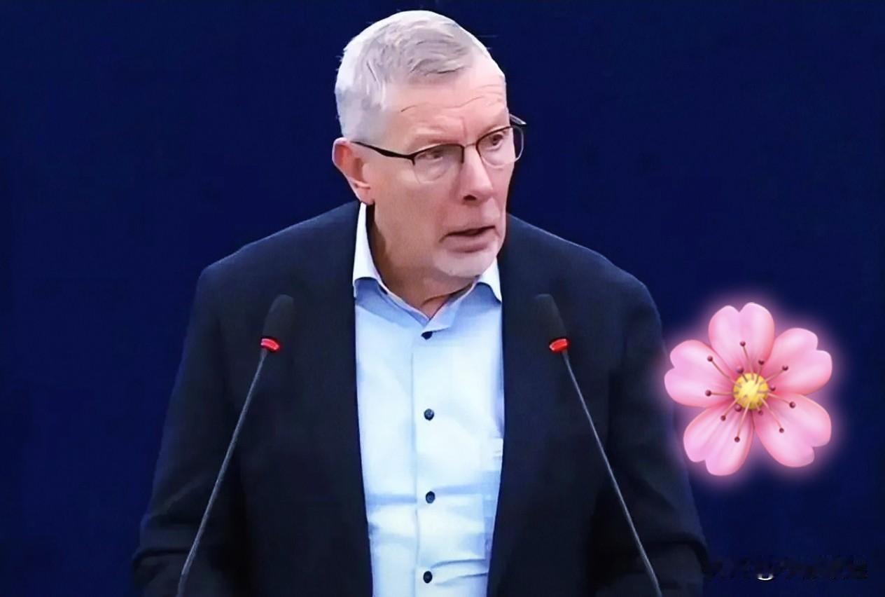 真是让人笑掉大牙了！欧洲这回算是搬起石头砸了自己的脚。天天喊着要搞“绿色新政