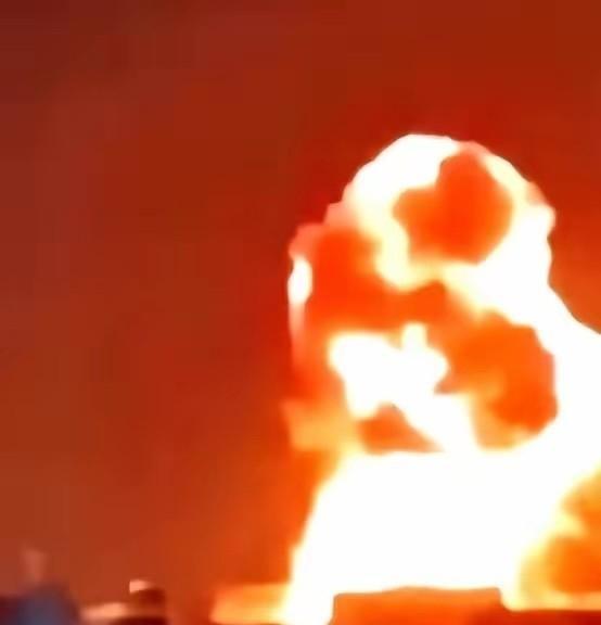 五枚导弹，拦下四枚，就那漏网的一枚，不偏不倚，正中天灵盖。这一枚导弹，直接打中了