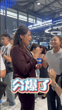 【国产折叠屏让老外集体真香】还没发布就已出圈，vivoXFold6在MWC上