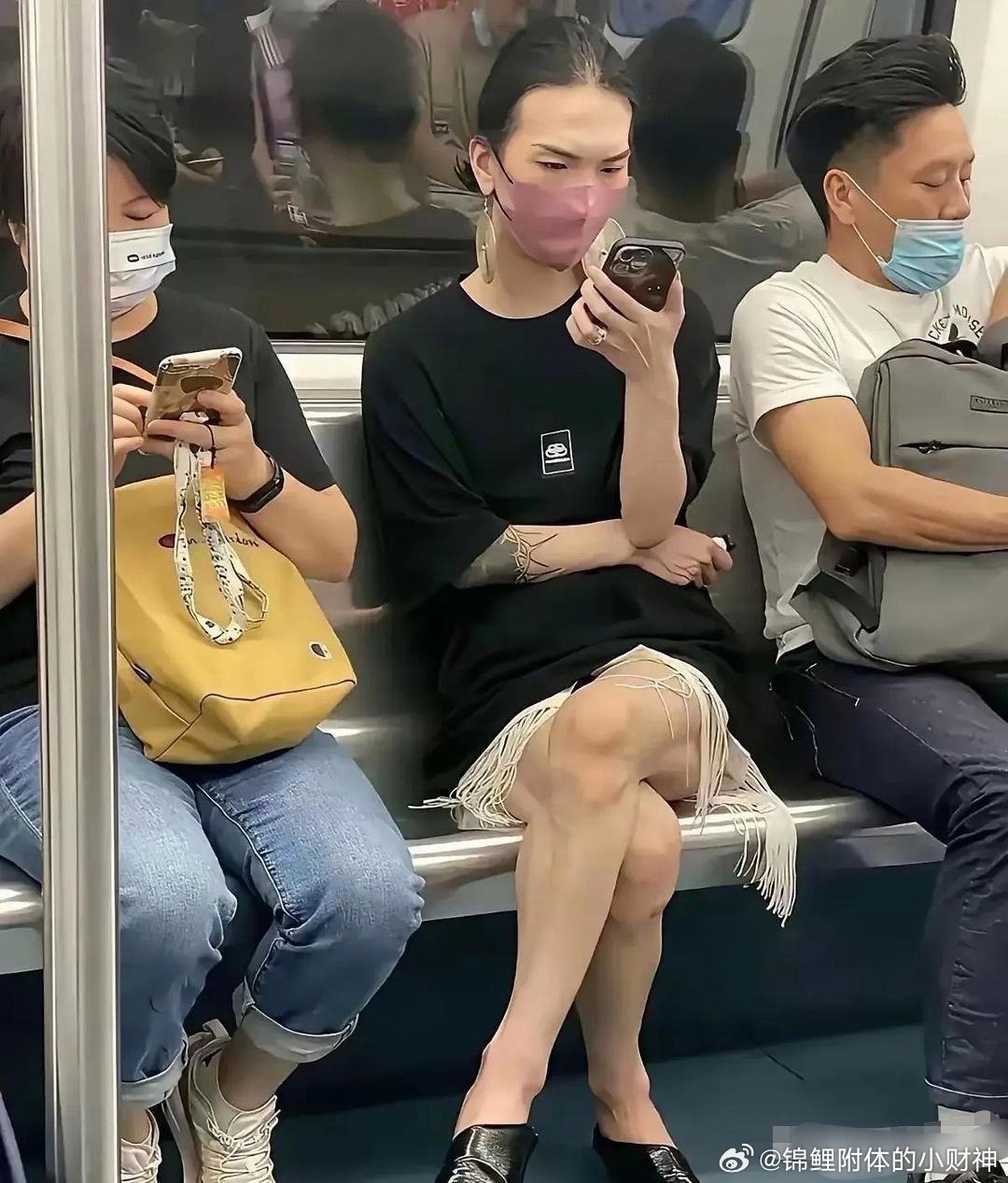 朋友们，他是怎么做到不脸红的啊？