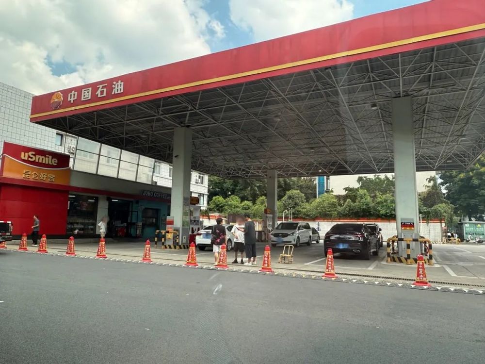 媒体实探“50升油箱加了67.96升”加油站: 已暂停营业