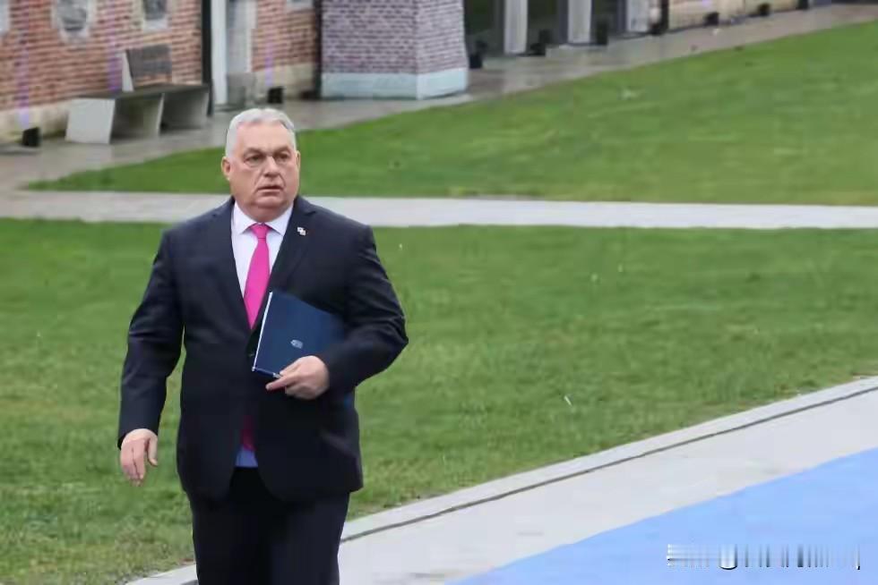 既然如此，何必留恋？匈牙利掌权达15之久的总理欧尔班，不久之前在布达佩斯的大选