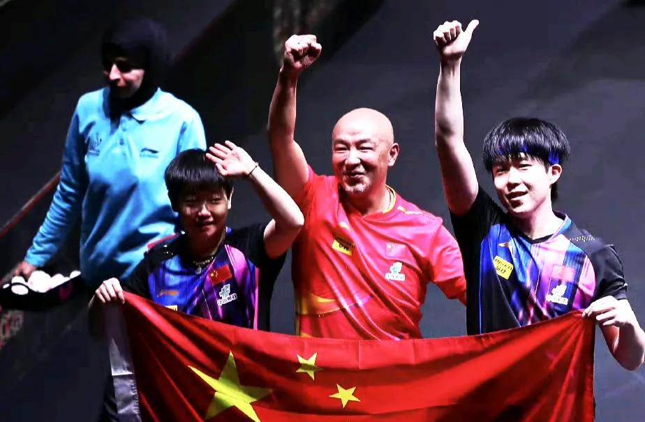 哈哈，世乒赛混双夺冠三人三手势，代表各自的心理，这可不是提前预演了，这是真实内心