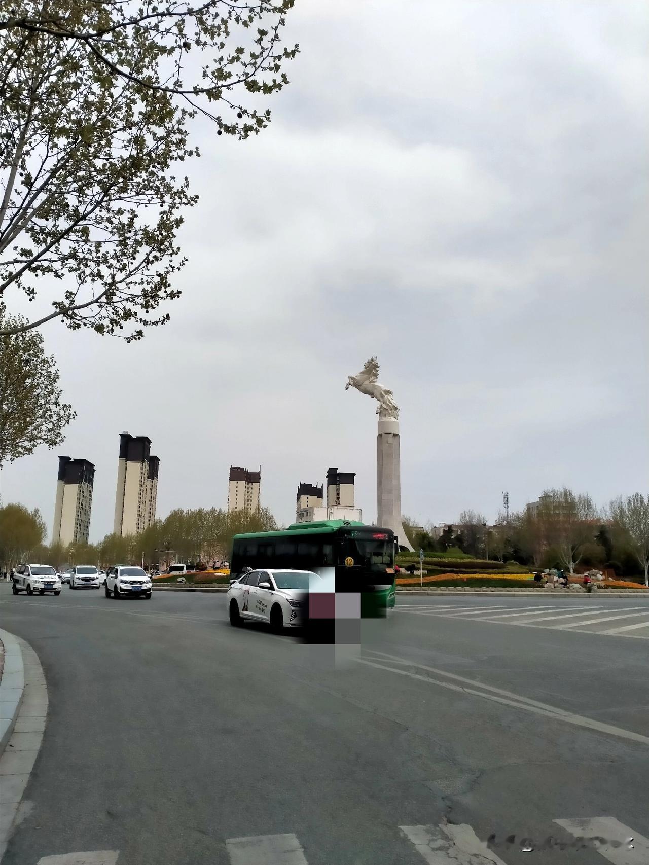 搞清楚一个事实，再过几年全国还剩多少人，把这个问题想明白，就能知晓几年后房价是涨