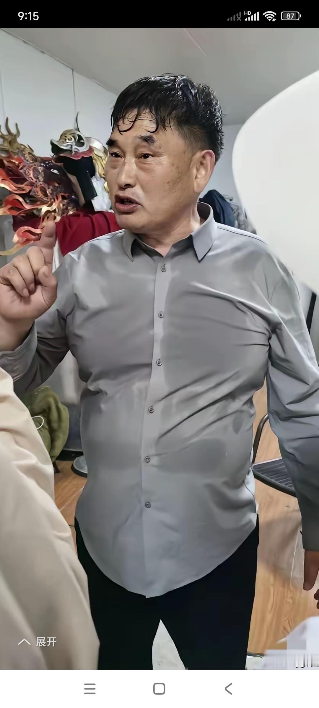 大衣哥朱之文还是很接地气，赢得大众的口碑，积攒了人脉。就这么优秀的广大群众都