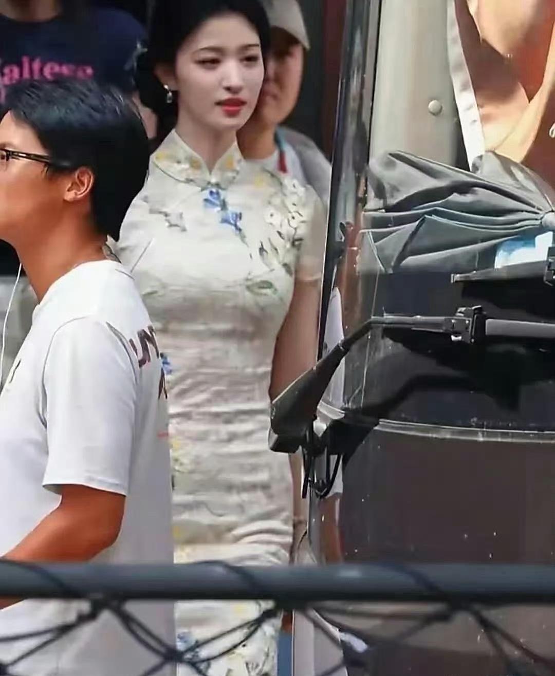 王楚然穿旗袍这效果也太让人意外了！她身材那么纤瘦，结果这旗袍一穿，视觉120斤！