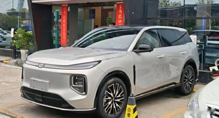 启源Q07车主分享：1，车辆指导价15.68万元，报废手续拿1万厂补和1.5万国