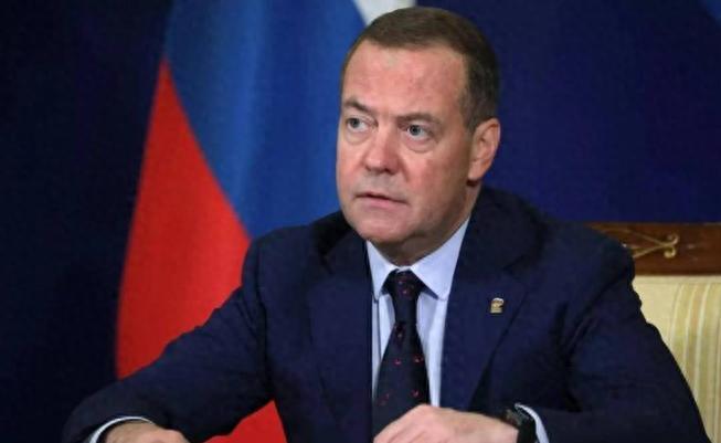 450:0全票通过！梅德韦杰夫有了底气，西方若敢动手就是“宣战”最近俄罗斯政