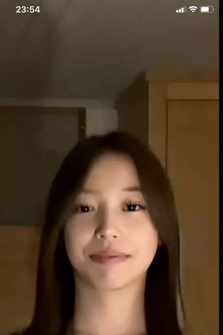 赵薇15岁的女儿小四月更新近照动态，有些角度还是像妈妈的
