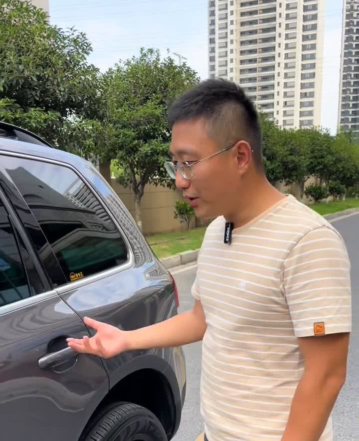 大众途锐。我收了一台几万块的途锐，真没想到豪车已经到了今天这样的地步，而且这