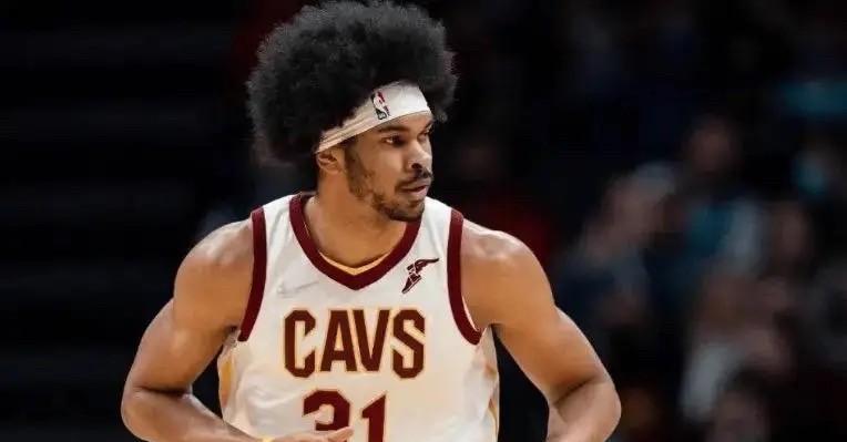 考辛斯一针见血啊前NBA球员考辛斯今日在一档节目中谈到了阿伦，他说：“骑士如果