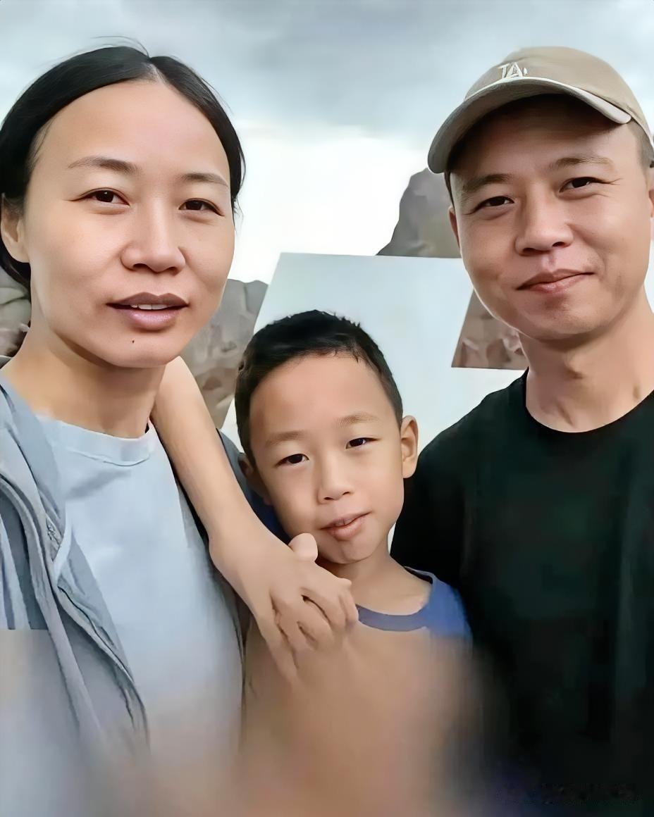 一场给孩子庆生的旅行，竟成一家人无法回头的噩梦。6月27日苏州一家三口飞到新疆，