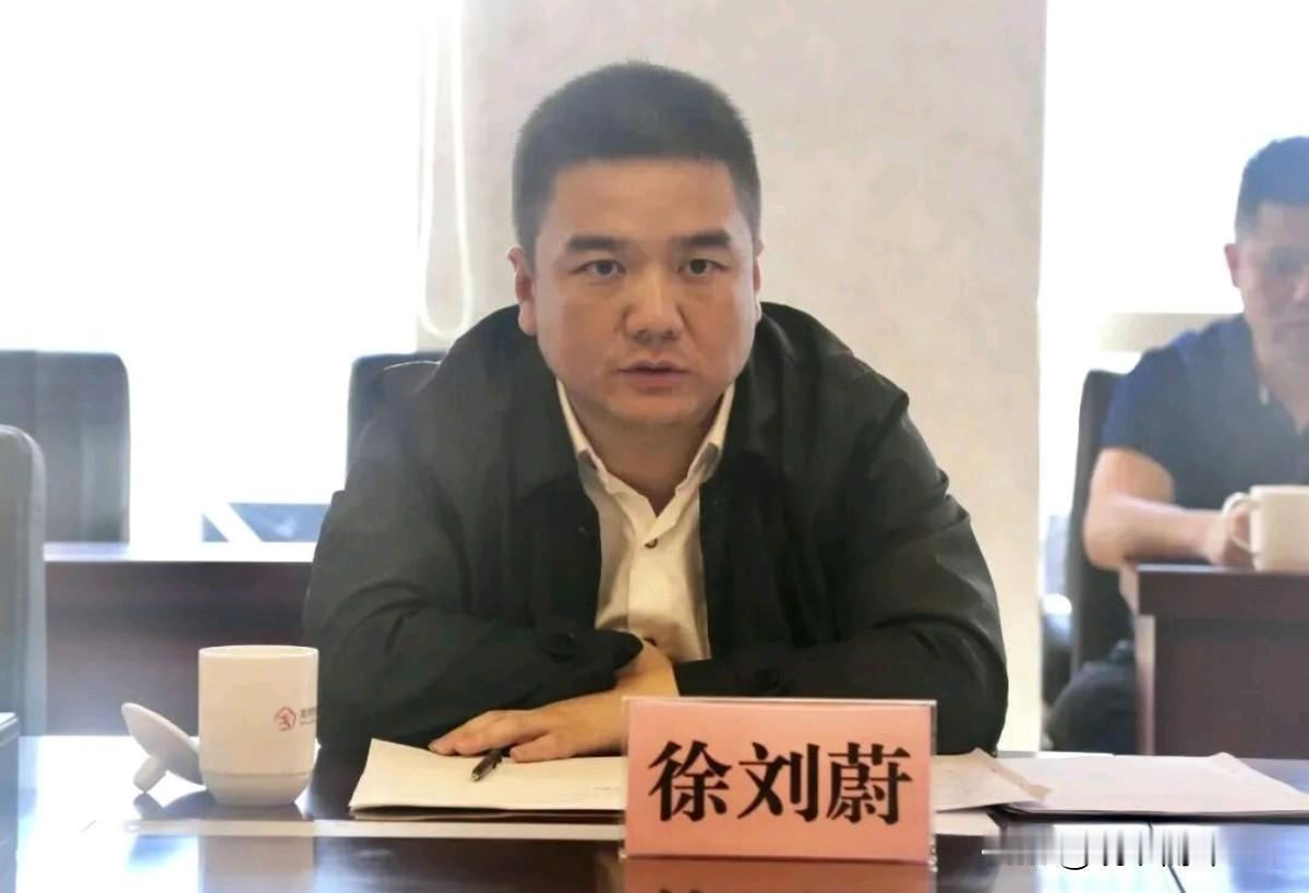 曾火遍全网的“扶贫县长”徐刘蔚被查落马了！7月16日，贵州省纪委监委消息，贵州省