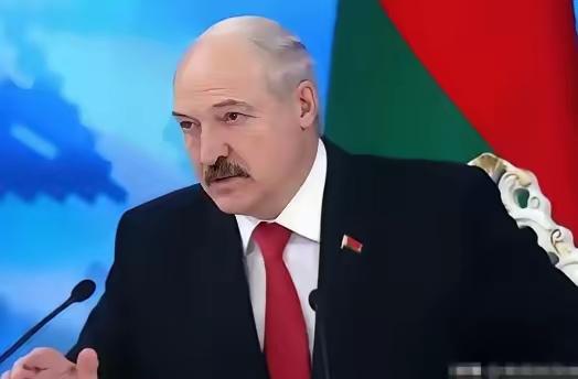 小国的“叛离”，大国的困局别急着骂白俄罗斯“背信弃义”。一个被西方制裁到钾肥