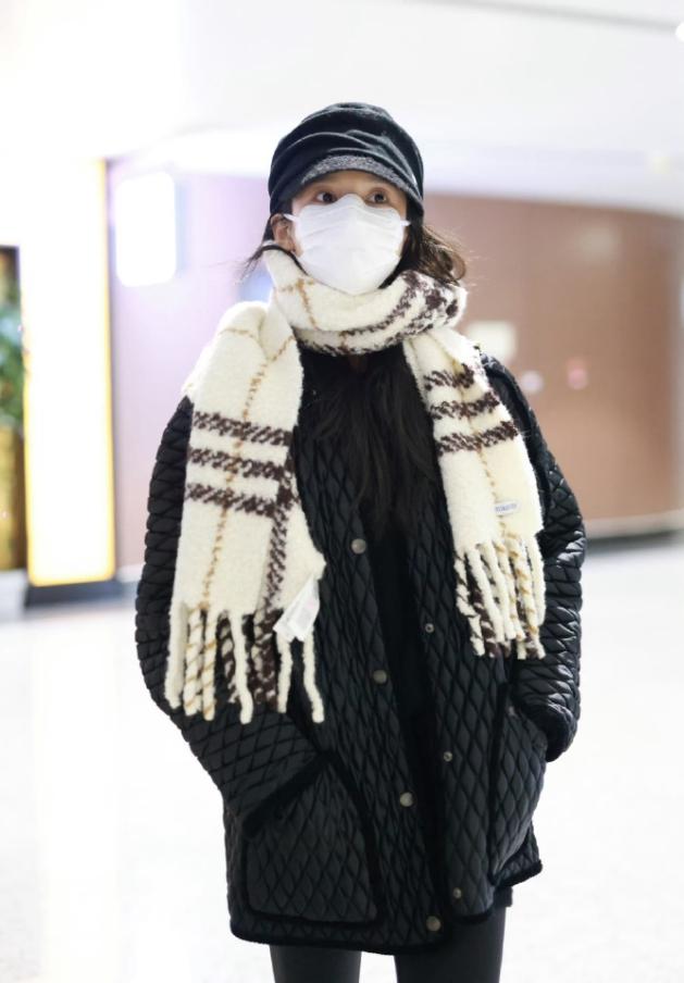 张婧仪进组《九重天》电视剧《九重天》秘密拍摄中，目前已经好几位小花参与演出了，